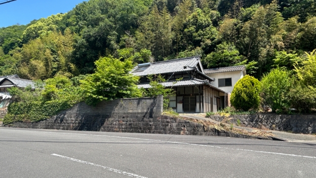 砥部町川井　土地